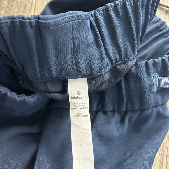 Lululemon On The Fly Crop *Woven 23"
True Navy - Picture 5 of 6